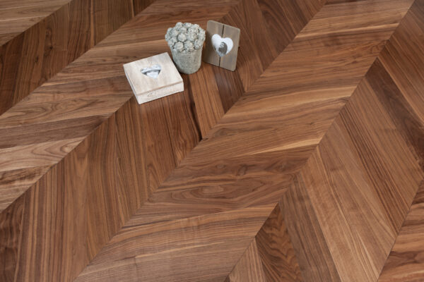 Французская елка 60⁰ Coswick American Walnut Лак (1323-1101-30) Селект (1,114 м2)