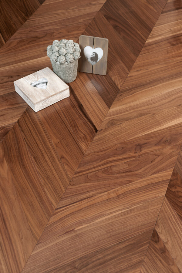Французская елка 60⁰ Coswick American Walnut Лак (1392-1101-30) Селект (2,168 м2)